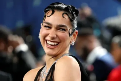 Η Dua Lipa στο promo των Χειμερινών Ολυμπιακών Αγώνων 2026 στο Μιλάνο.