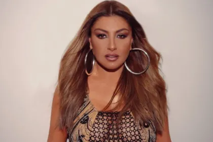 Η Έλενα Παπαρίζου σε εντυπωσιακή φωτογράφιση