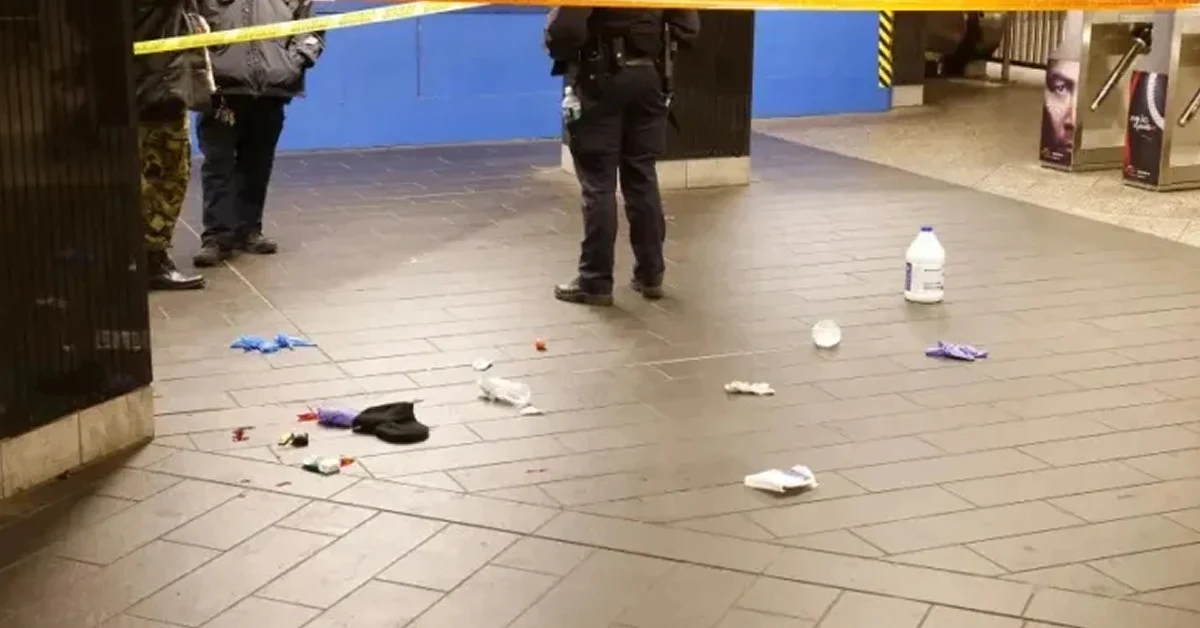 epithesi me maxairi londino treno