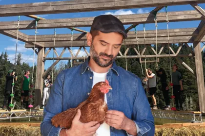 Οι παίκτες της Φάρμας σε στιγμή έντασης μετά την ανακοίνωση του Λεωνίδα Κουτσόπουλου για το ατομικό παιχνίδι