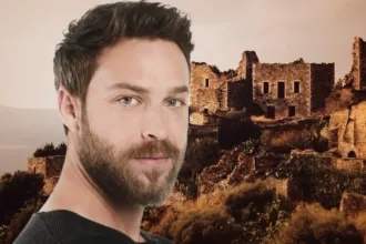 Ο Μιχάλης με φόντο την Βάθεια στη Γη της Ελιάς