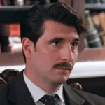 Σκηνή έντασης από τη σειρά Grand Hotel με τον Ρήγα να απειλεί τον Άρη με όπλο