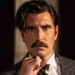 Ο Ρήγας σοκαρισμένος στο Grand Hotel μετά την εμφάνιση της Λυδίας