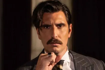 Ο Ρήγας σοκαρισμένος στο Grand Hotel μετά την εμφάνιση της Λυδίας