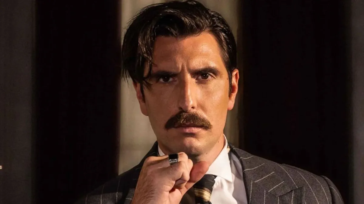 Ο Ρήγας σοκαρισμένος στο Grand Hotel μετά την εμφάνιση της Λυδίας