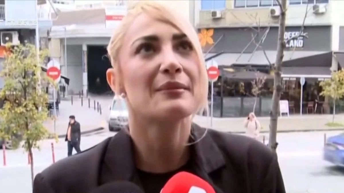 Η Ιωάννα Τούνη έξω από τα δικαστήρια Θεσσαλονίκης για την υπόθεση revenge porn.