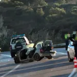 Σημείο του τροχαίου δυστυχήματος στα Πεζά Ηρακλείου με κατεστραμμένα οχήματα