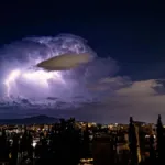 Σύννεφα και καταιγίδες στον αττικό ουρανό – νέο ιταλικό βαρομετρικό χαμηλό «Ηρακλής» φέρνει ψύχος και έντονα φαινόμενα στην Ελλάδα