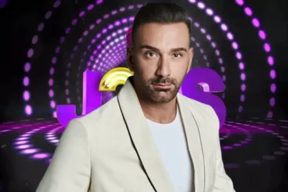 Ο Νίκος Κοκλώνης ετοιμάζει τη μεγάλη επιστροφή του J2US με νέα πρόσωπα και λαμπερές εκπλήξεις