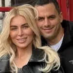 Κατερίνα Καινούργιου και Παναγιώτης Κουτσουμπής μετά την υπογραφή του συμφώνου συμβίωσης