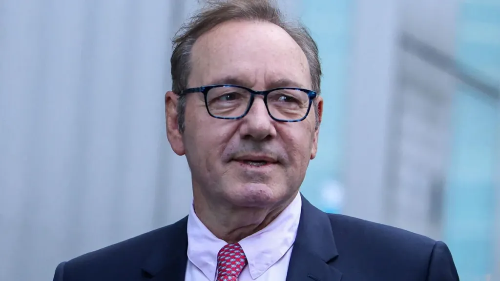 Ο Kevin Spacey αποκαλύπτει ότι ζει χωρίς σπίτι μετά τα σκάνδαλα