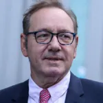 Ο Kevin Spacey αποκαλύπτει ότι ζει χωρίς σπίτι μετά τα σκάνδαλα