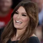 Η Κίμπερλι Γκίλφοϊλ, νέα πρέσβης των ΗΠΑ στην Ελλάδα, χαμογελαστή σε συνέντευξη για την αγάπη της στη χώρα μας