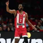 Ο Κίναν Έβανς τραυματίζεται ξανά στο ΣΕΦ σε αγώνα του Ολυμπιακού.