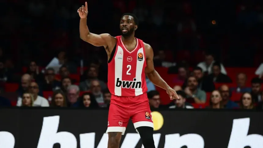 Ο Κίναν Έβανς τραυματίζεται ξανά στο ΣΕΦ σε αγώνα του Ολυμπιακού.