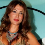 Κλέλια Ρένεση σε throwback φωτογραφία με μαγιό από γυρίσματα της «Μοντέρνας Οικογένειας»