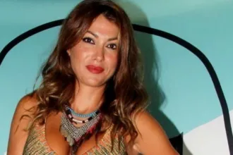 Κλέλια Ρένεση σε throwback φωτογραφία με μαγιό από γυρίσματα της «Μοντέρνας Οικογένειας»