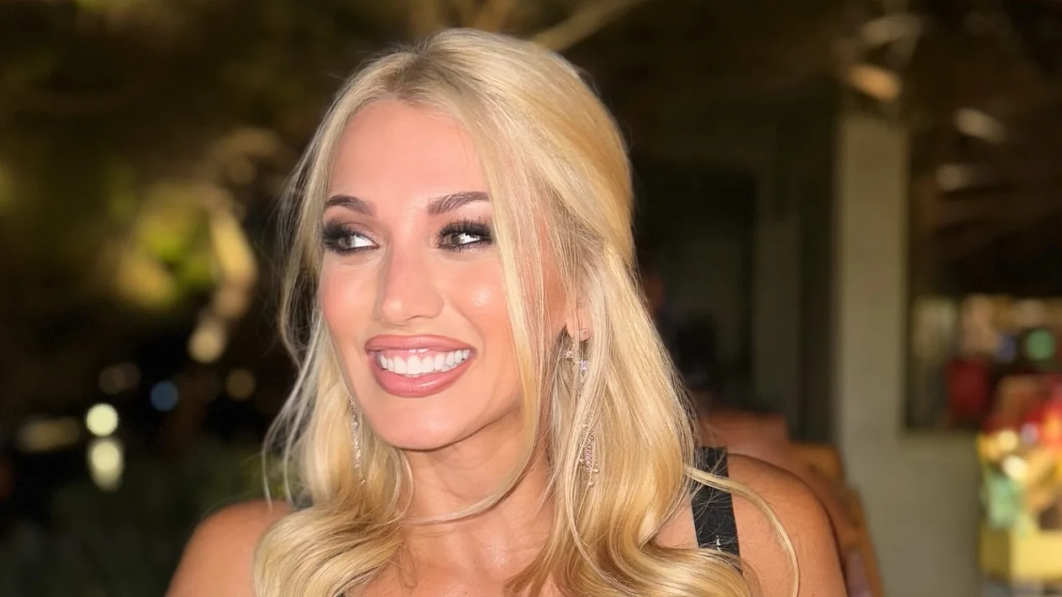 Κωνσταντίνα Σπυροπούλου: Η εμφάνιση της Queen Dina στο The 2Night Show που δεν ξεχνιέται 1 Κωνσταντίνα Σπυροπούλου σε εντυπωσιακή εμφάνιση στο The 2Night Show