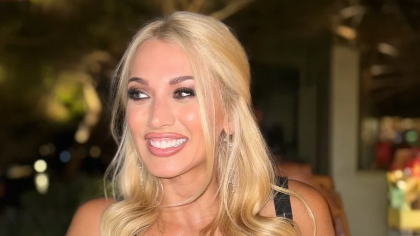 Κωνσταντίνα Σπυροπούλου σε εντυπωσιακή εμφάνιση στο The 2Night Show