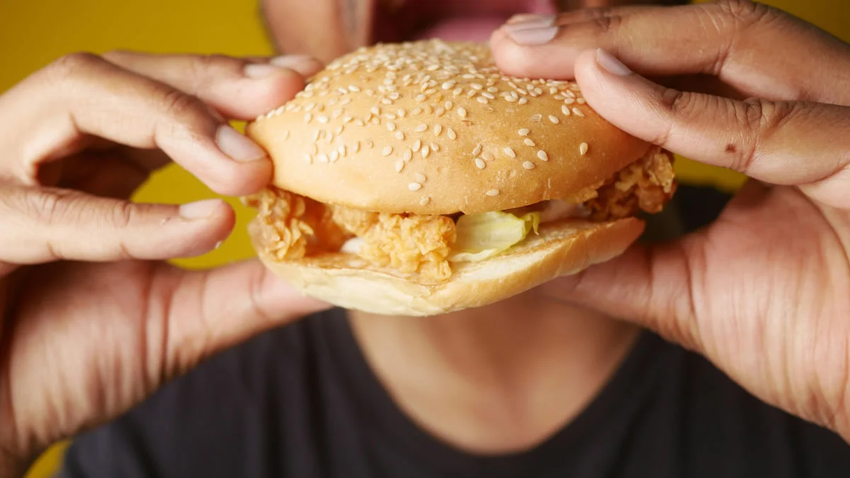 Ο 22χρονος Μάκης που πέθανε στο Κορωπί μετά από πνιγμό με μπέργκερ