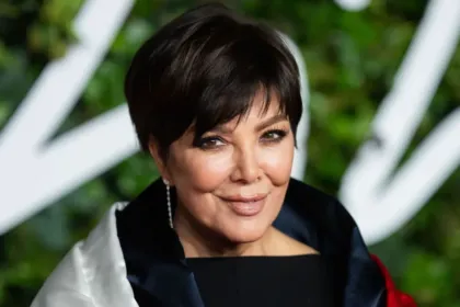 Η Kris Jenner στην τελετή για τα 70ά γενέθλιά της με glamour εμφάνιση.