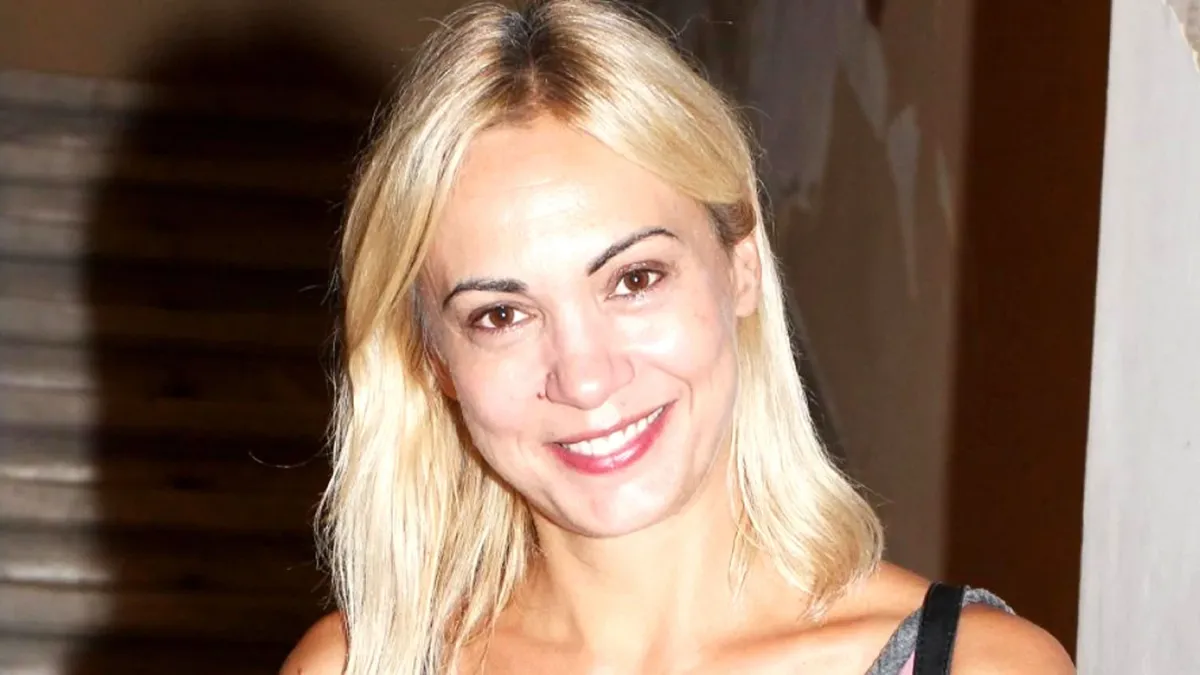 Η Λίνα Σακκά σε πρόσφατη τηλεοπτική της εμφάνιση, μιλώντας για τη ζωή και την καριέρα της.