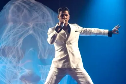 Σάκης Ρουβάς στην εντυπωσιακή έναρξη του MadWalk 2025