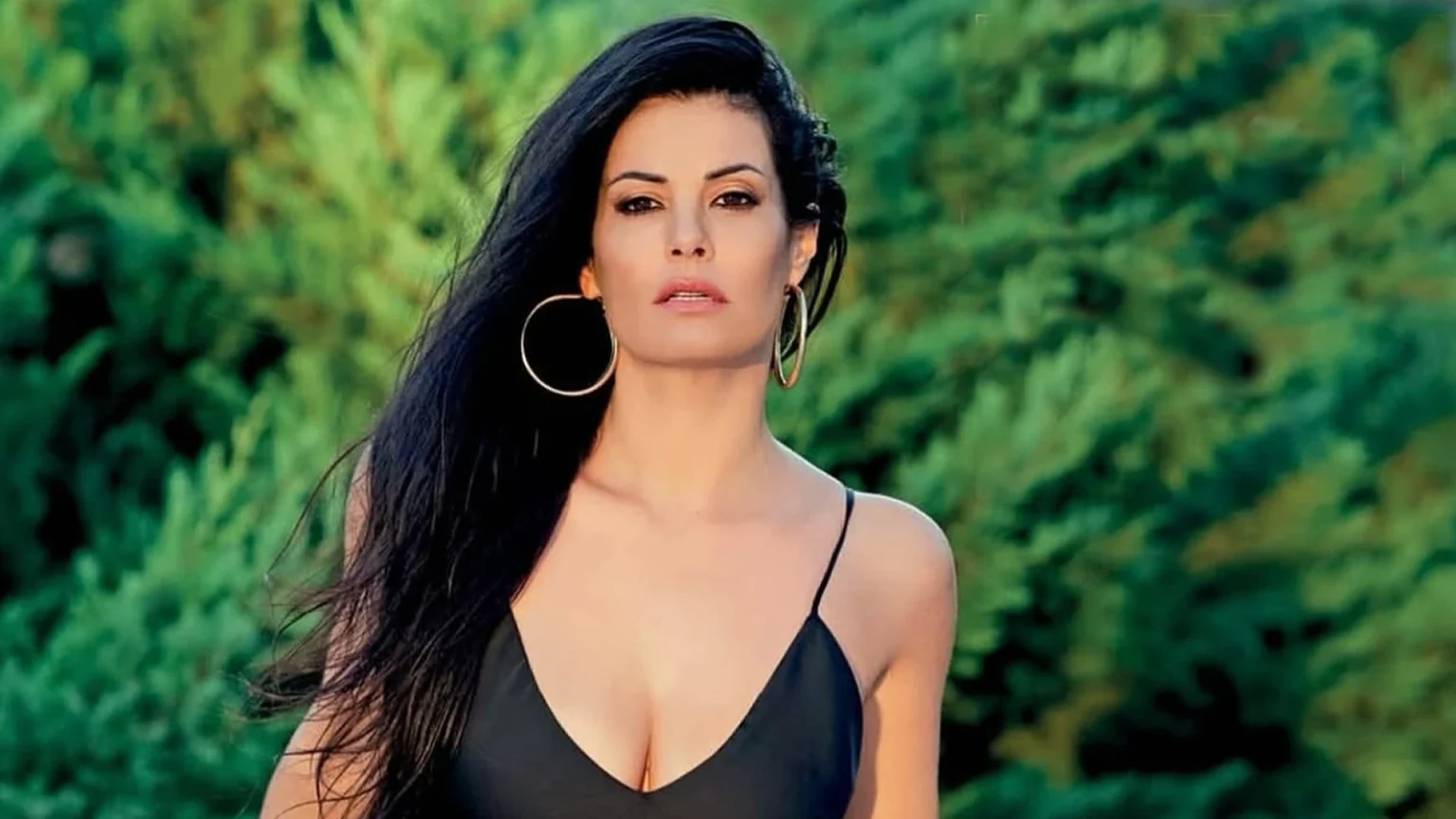 Μαρία Κορινθίου: Η ασπρόμαυρη φωτογράφιση που «μιλά» για θηλυκότητα χωρίς φίλτρα 1 Μαρία Κορινθίου σε φωτογράφιση με φυσικό look