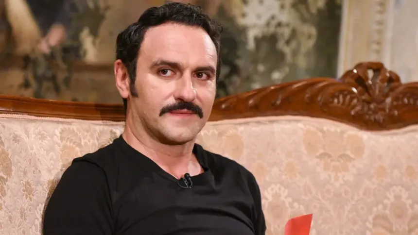 Ο Μελέτης Ηλίας σε διάλειμα απο τα γυρίσματα της σειράς Το Σόι σου