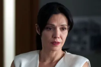 Ο Οδυσσέας και η Αρετή σε έντονη, συναισθηματική στιγμή στη σειρά «Μια Νύχτα Μόνο».