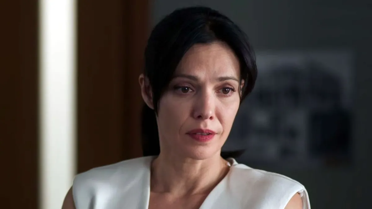 Μια Νύχτα Μόνο: Σοκ! Ο Οδυσσέας μαθαίνει για τον καρκίνο του Πετράκη – «Γιατί δέχτηκε την ανήθικη πρόταση» 1 Ο Οδυσσέας και η Αρετή σε έντονη, συναισθηματική στιγμή στη σειρά «Μια Νύχτα Μόνο».