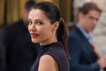 Αρετή συγκινημένη σε σκηνή από τη σειρά Μια Νύχτα Μόνο