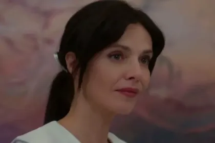 Η Αρετή (Μαριλίτα Λαμπροπούλου) συγκλονίζει με την εξομολόγησή της για τον παιδικό καρκίνο στη σειρά Μια Νύχτα Μόνο