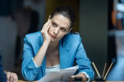 Η Αρετή παρακολουθεί τον Οδυσσέα κατάματα