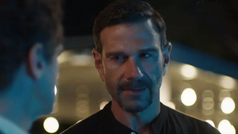 Στιγμιότυπο από το επεισόδιο 12 της σειράς Μια Νύχτα Μόνο