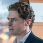 Σκηνή από τη σειρά «Μία Νύχτα Μόνο» με τον Οδυσσέα και την Αρετή σε έντονη στιγμή