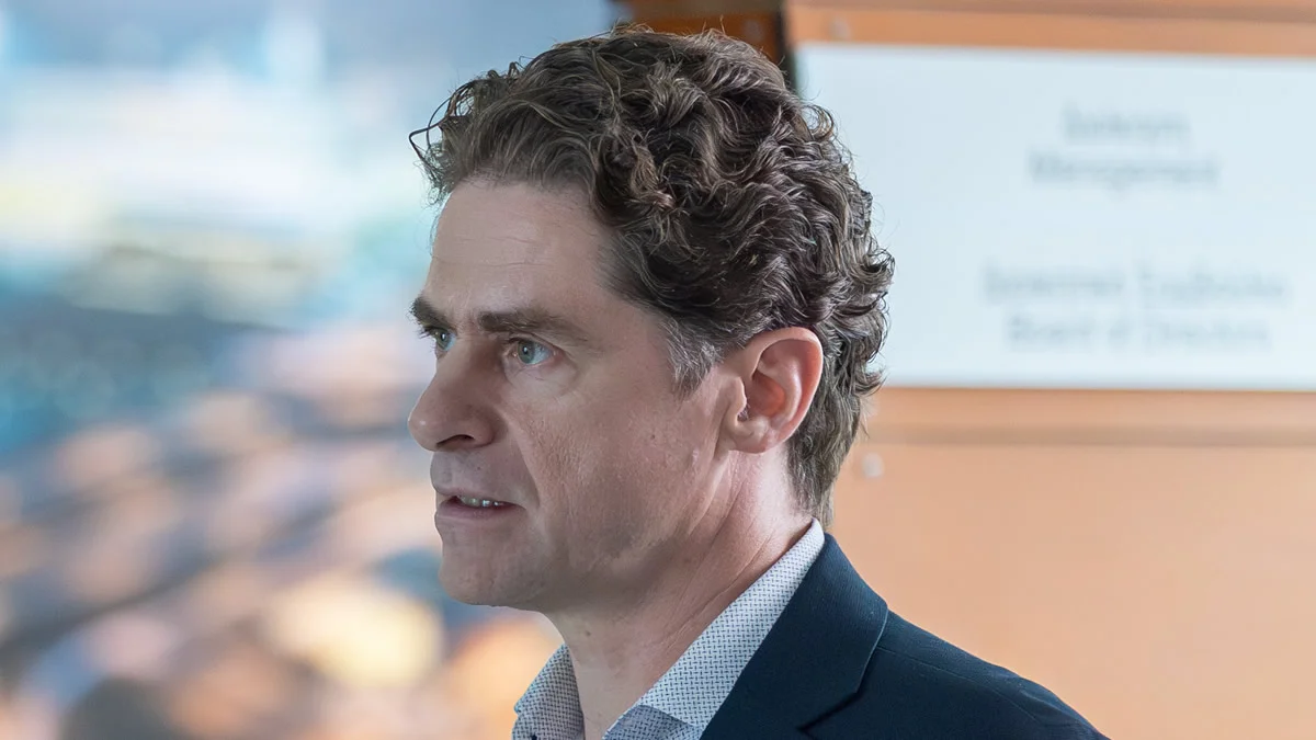 Σκηνή από τη σειρά «Μία Νύχτα Μόνο» με τον Οδυσσέα και την Αρετή σε έντονη στιγμή