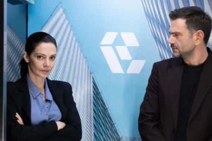 Αρετή και Σταύρος κορυφώνουν την αγωνία στη σειρά «Μια Νύχτα Μόνο» μέσα στο ασανσερ