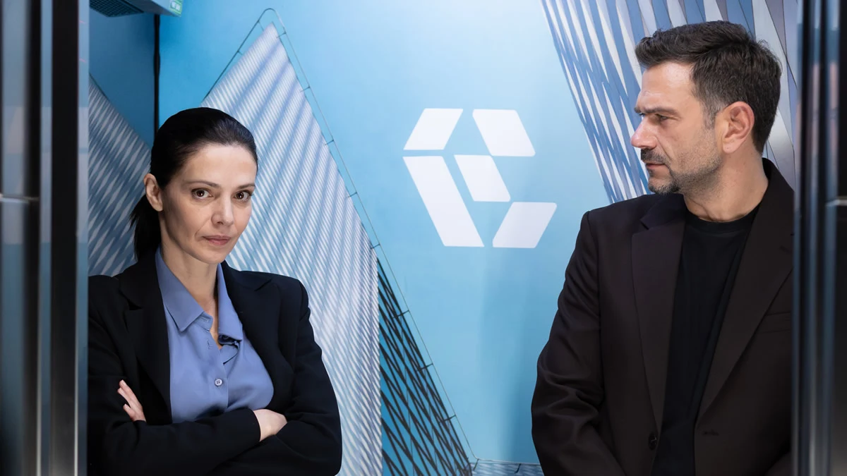 Αρετή και Σταύρος κορυφώνουν την αγωνία στη σειρά «Μια Νύχτα Μόνο» μέσα στο ασανσερ