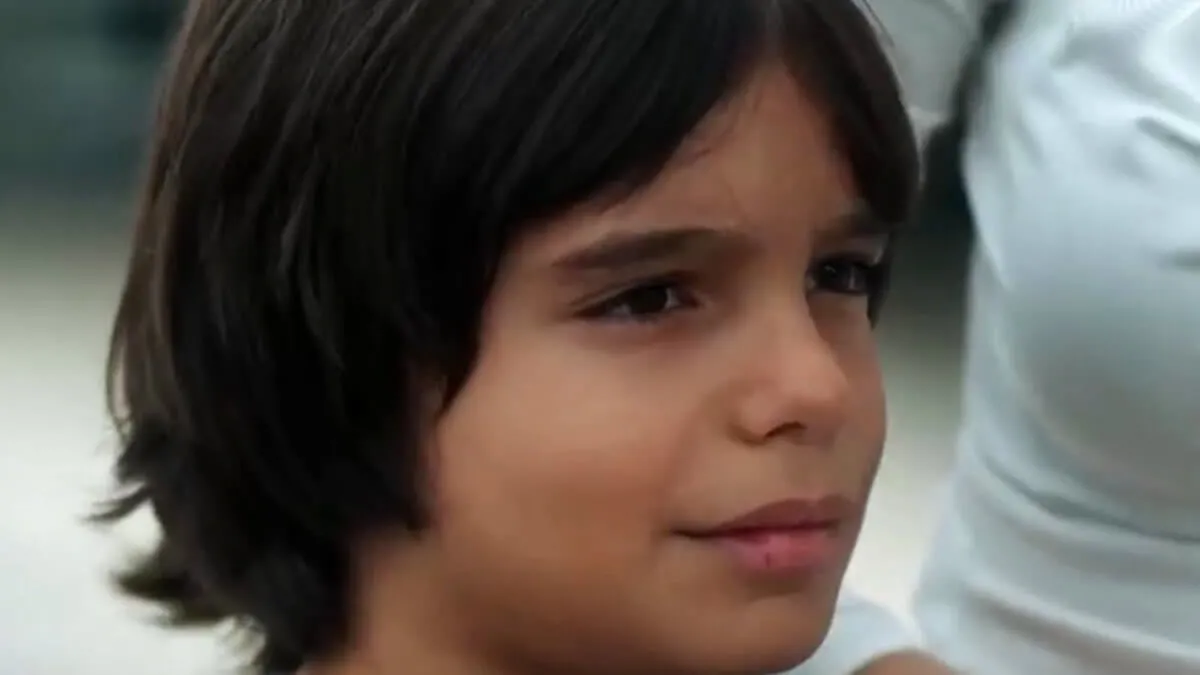 Ο Πετράκης και η Αρετή σε συγκινητική σκηνή στο κοιμητήριο στη σειρά Μια Νύχτα Μόνο