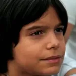 Ο Πετράκης και η Αρετή σε συγκινητική σκηνή στο κοιμητήριο στη σειρά Μια Νύχτα Μόνο