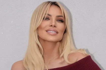 minimal burgundy outfit style.webp