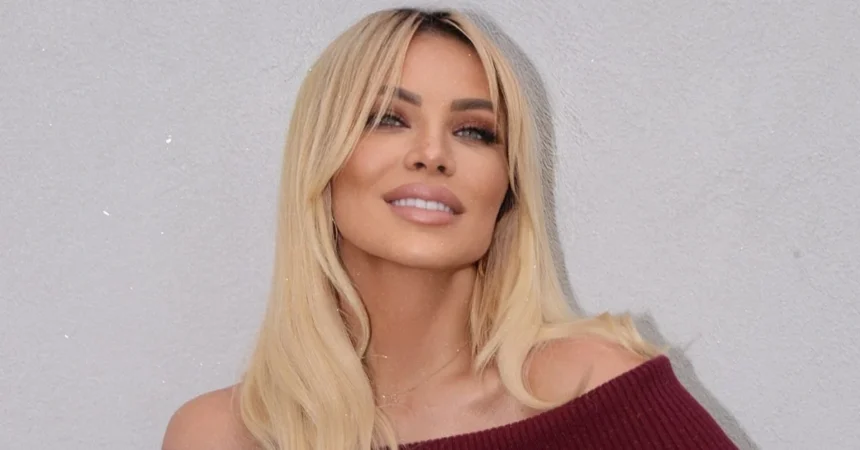 minimal burgundy outfit style.webp