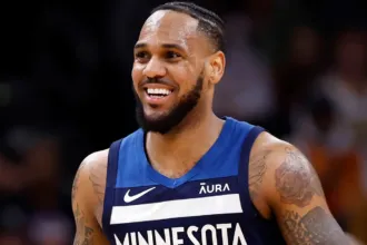 Ο Μόντε Μόρις με τη μπάλα στα χέρια σε αγώνα του ΝΒΑ