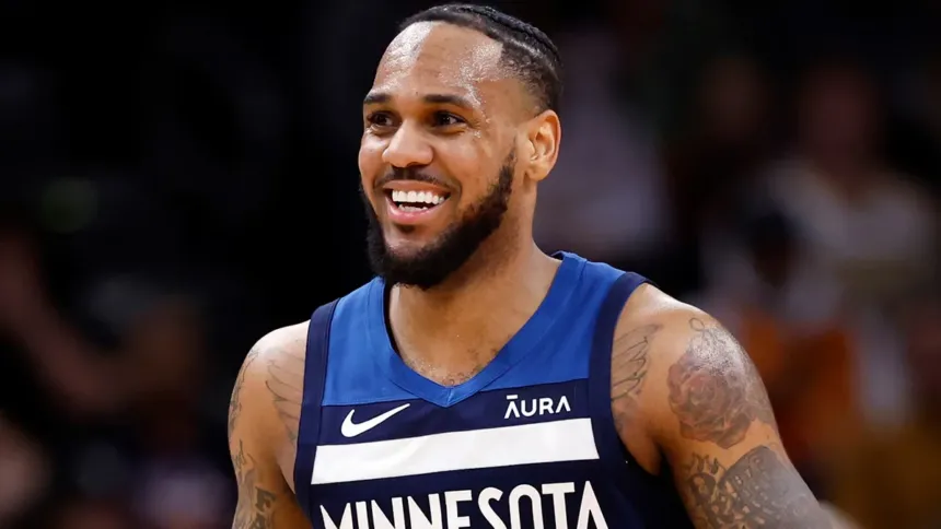 Ο Μόντε Μόρις με τη μπάλα στα χέρια σε αγώνα του ΝΒΑ