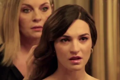 Η Άννα και η Σοφία αντιμέτωπες στη δραματική σκηνή της αποκάλυψης στο «Να μ’ αγαπάς».