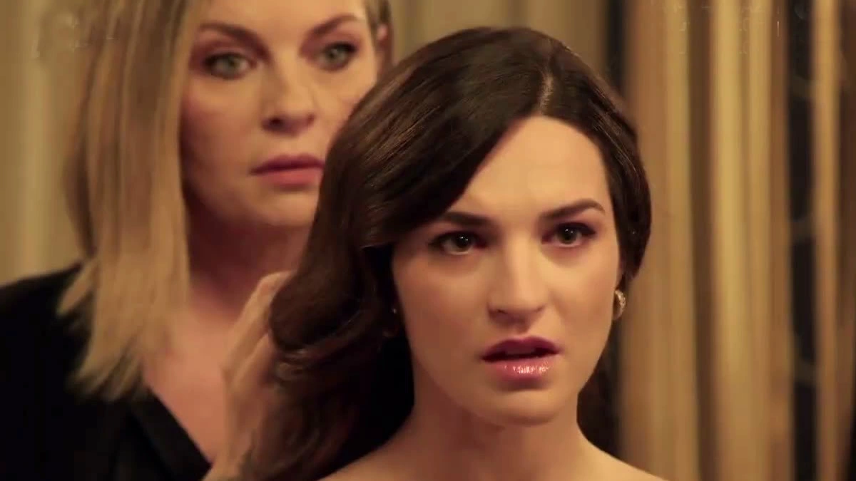 Η Άννα και η Σοφία αντιμέτωπες στη δραματική σκηνή της αποκάλυψης στο «Να μ’ αγαπάς».