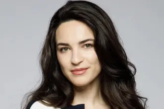 Η Άννα επιτίθεται στον Θεόφιλο μετά την αποκάλυψη της αλήθειας στη σειρά Να μ’ αγαπάς