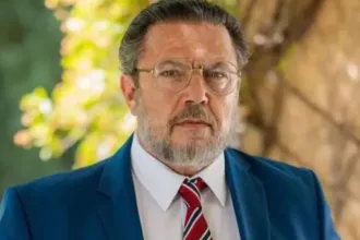 Ο Θεόφιλος παγιδεύει την Άννα στο «Να μ’ αγαπάς» με μια υπογραφή που προκαλεί χάος στις οικογένειες