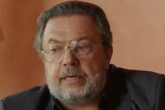 Ο Θεόφιλος στη σειρά «Να μ’ αγαπάς»